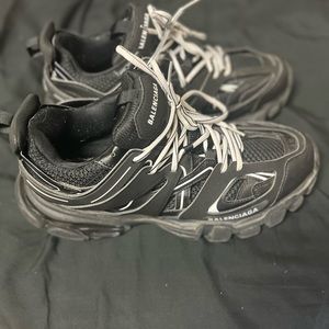 Balenciaga tracks black&white